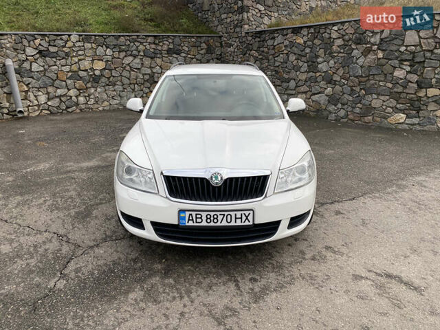 Белый Шкода Октавия, объемом двигателя 1.6 л и пробегом 239 тыс. км за 8650 $, фото 3 на Automoto.ua