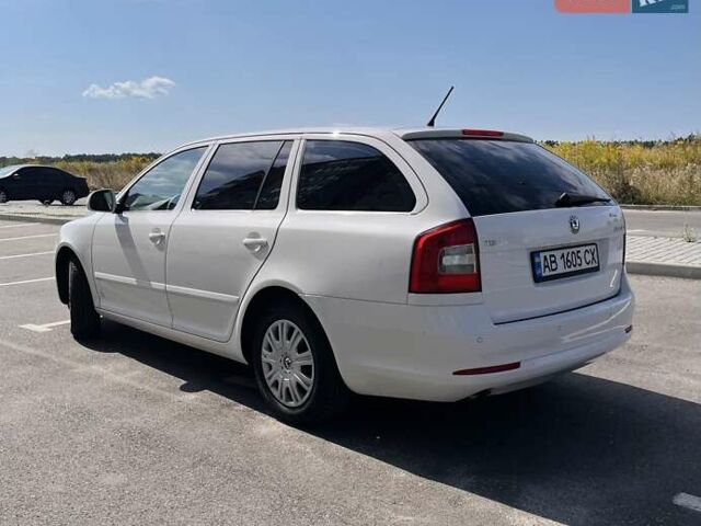 Білий Шкода Октавія, об'ємом двигуна 1.6 л та пробігом 223 тис. км за 7500 $, фото 3 на Automoto.ua