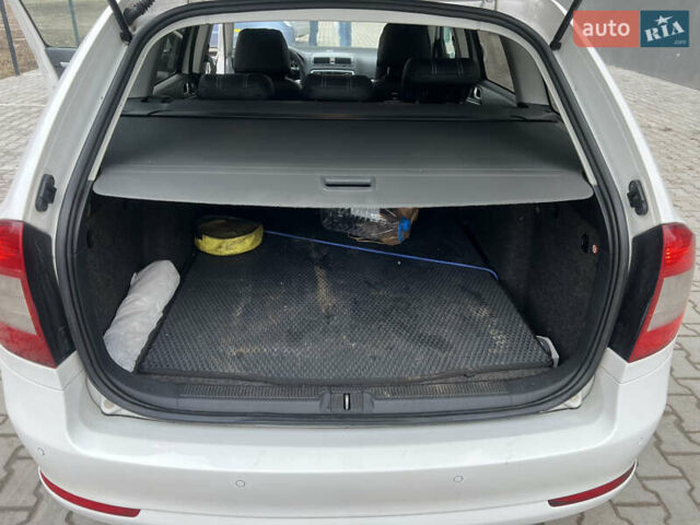 Белый Шкода Октавия, объемом двигателя 1.6 л и пробегом 332 тыс. км за 6999 $, фото 27 на Automoto.ua