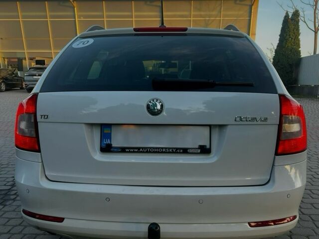 Белый Шкода Октавия, объемом двигателя 1.6 л и пробегом 286 тыс. км за 8100 $, фото 4 на Automoto.ua