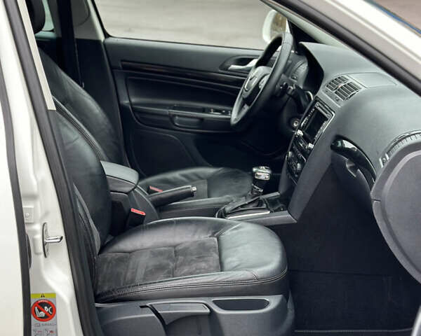 Белый Шкода Октавия, объемом двигателя 2 л и пробегом 217 тыс. км за 9999 $, фото 48 на Automoto.ua