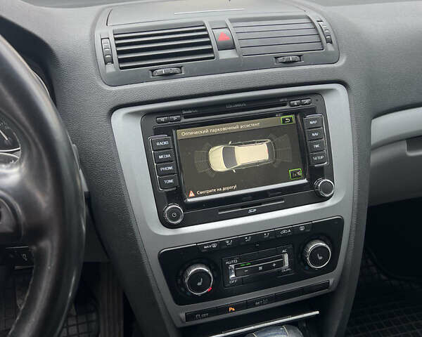 Белый Шкода Октавия, объемом двигателя 1.6 л и пробегом 295 тыс. км за 8200 $, фото 5 на Automoto.ua