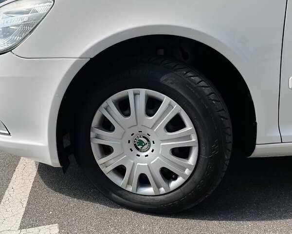 Білий Шкода Октавія, об'ємом двигуна 1.6 л та пробігом 223 тис. км за 7500 $, фото 54 на Automoto.ua