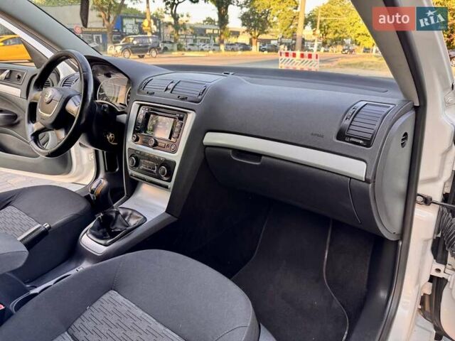 Белый Шкода Октавия, объемом двигателя 1.2 л и пробегом 167 тыс. км за 6999 $, фото 45 на Automoto.ua
