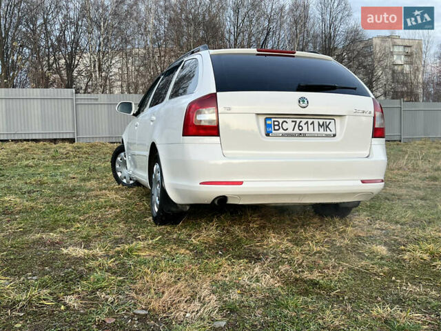 Білий Шкода Октавія, об'ємом двигуна 1.6 л та пробігом 257 тис. км за 7999 $, фото 12 на Automoto.ua