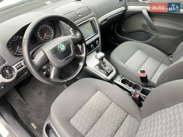 Белый Шкода Октавия, объемом двигателя 1.6 л и пробегом 239 тыс. км за 8650 $, фото 9 на Automoto.ua