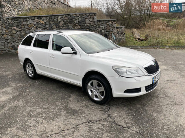 Белый Шкода Октавия, объемом двигателя 1.6 л и пробегом 239 тыс. км за 8650 $, фото 5 на Automoto.ua