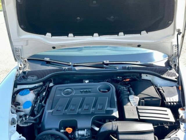 Белый Шкода Октавия, объемом двигателя 2 л и пробегом 261 тыс. км за 9300 $, фото 9 на Automoto.ua