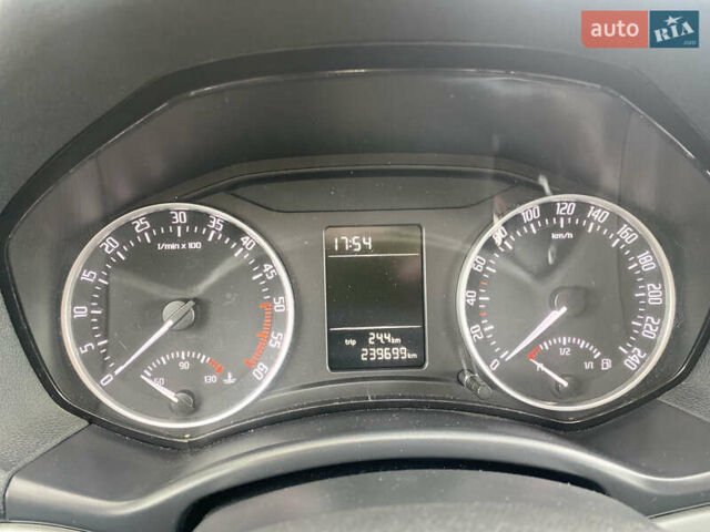 Белый Шкода Октавия, объемом двигателя 1.6 л и пробегом 239 тыс. км за 8650 $, фото 15 на Automoto.ua