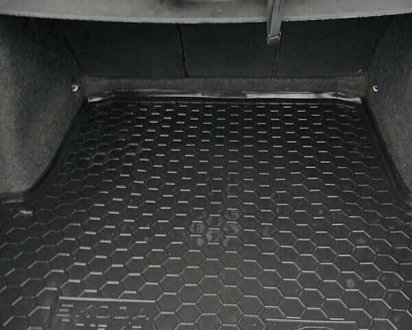 Белый Шкода Октавия, объемом двигателя 1.8 л и пробегом 254 тыс. км за 8200 $, фото 17 на Automoto.ua