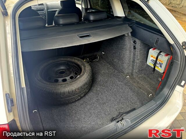 Белый Шкода Октавия, объемом двигателя 1.6 л и пробегом 270 тыс. км за 5999 $, фото 8 на Automoto.ua