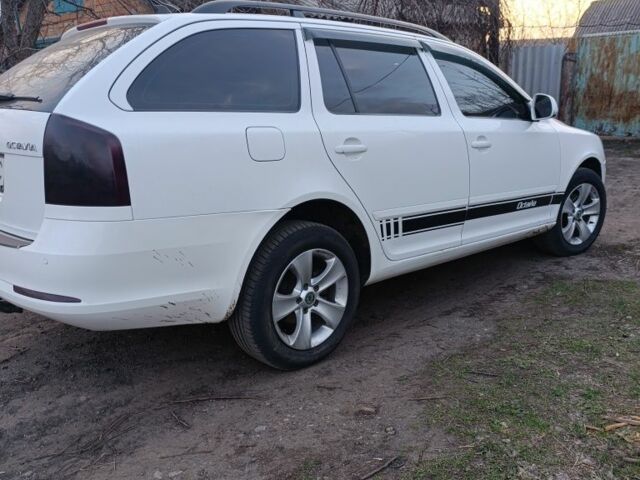 Білий Шкода Октавія, об'ємом двигуна 2 л та пробігом 315 тис. км за 10700 $, фото 6 на Automoto.ua