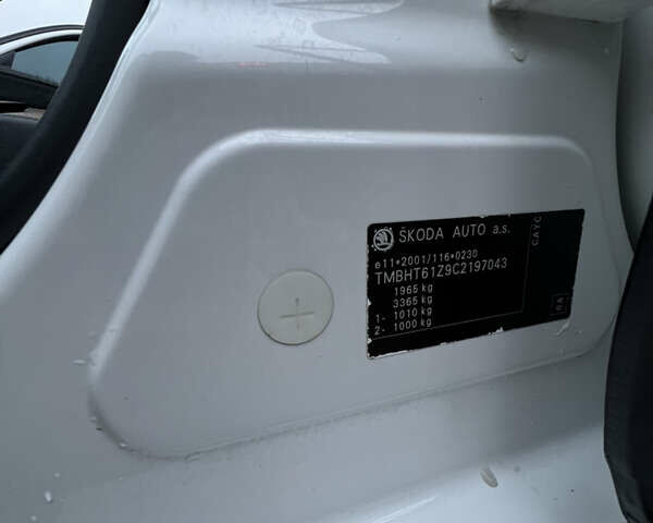 Белый Шкода Октавия, объемом двигателя 1.6 л и пробегом 245 тыс. км за 8200 $, фото 44 на Automoto.ua