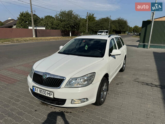 Білий Шкода Октавія, об'ємом двигуна 1.6 л та пробігом 272 тис. км за 7600 $, фото 16 на Automoto.ua