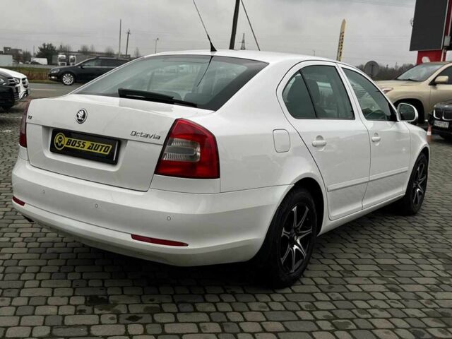 Белый Шкода Октавия, объемом двигателя 1.6 л и пробегом 260 тыс. км за 8800 $, фото 5 на Automoto.ua