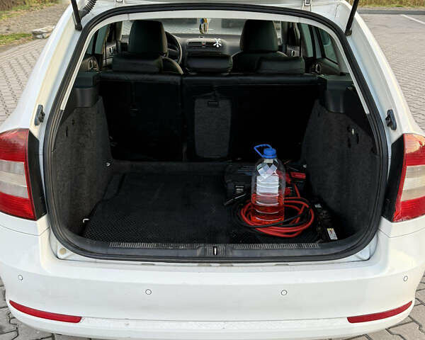 Белый Шкода Октавия, объемом двигателя 1.97 л и пробегом 370 тыс. км за 8300 $, фото 4 на Automoto.ua