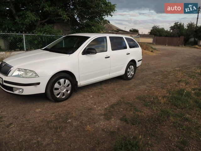 Белый Шкода Октавия, объемом двигателя 1.6 л и пробегом 200 тыс. км за 6500 $, фото 1 на Automoto.ua