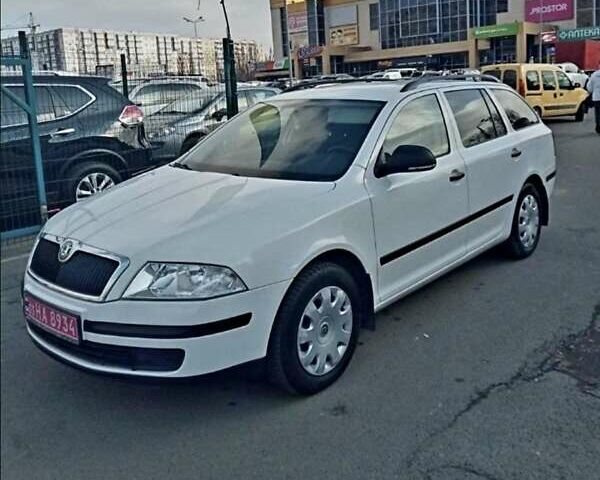 Білий Шкода Октавія, об'ємом двигуна 1.6 л та пробігом 240 тис. км за 7200 $, фото 4 на Automoto.ua