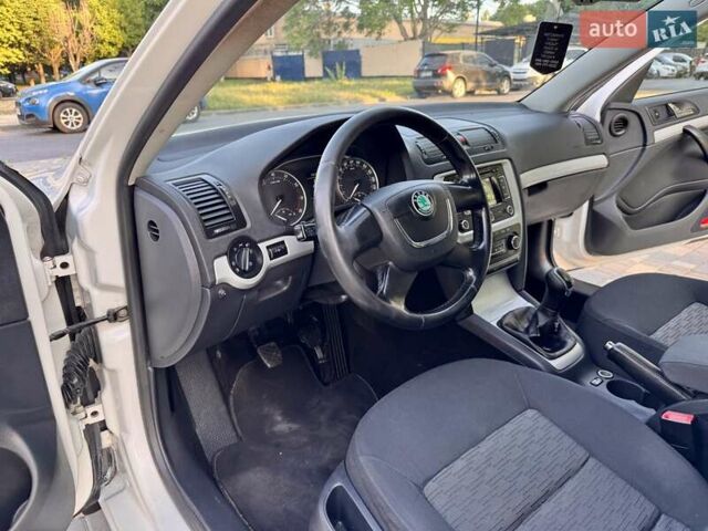 Белый Шкода Октавия, объемом двигателя 1.2 л и пробегом 167 тыс. км за 6999 $, фото 51 на Automoto.ua