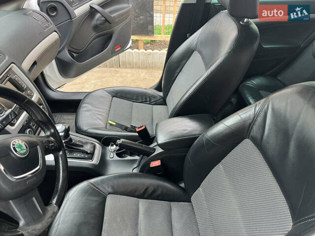 Білий Шкода Октавія, об'ємом двигуна 1.97 л та пробігом 316 тис. км за 8200 $, фото 23 на Automoto.ua