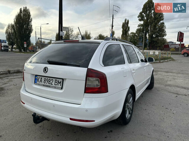 Белый Шкода Октавия, объемом двигателя 1.6 л и пробегом 375 тыс. км за 6500 $, фото 1 на Automoto.ua