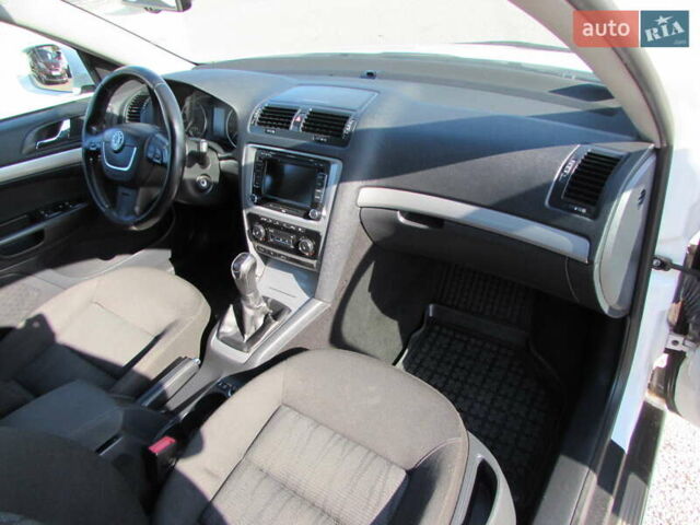 Білий Шкода Октавія, об'ємом двигуна 1.39 л та пробігом 204 тис. км за 8500 $, фото 17 на Automoto.ua