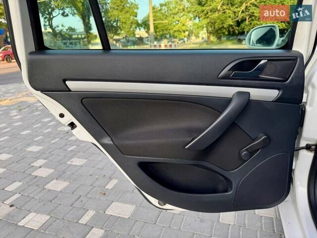 Белый Шкода Октавия, объемом двигателя 1.2 л и пробегом 167 тыс. км за 6999 $, фото 59 на Automoto.ua