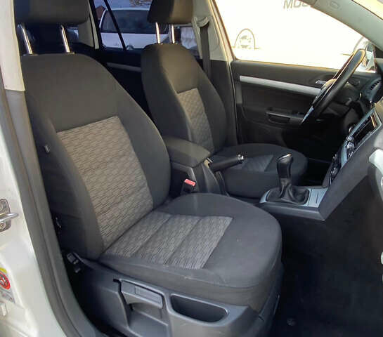 Шкода Октавия 2012 в Ровно на Automoto.ua Белый Шкода Октавия, объемом двигателя 1.6 л и пробегом 238 тыс. км за 8200 $, фото 16 на Automoto.ua