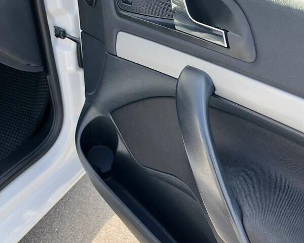 Білий Шкода Октавія, об'ємом двигуна 1.6 л та пробігом 223 тис. км за 7500 $, фото 40 на Automoto.ua