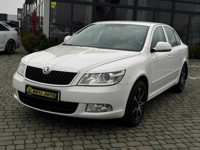 Белый Шкода Октавия, объемом двигателя 1.6 л и пробегом 260 тыс. км за 8800 $, фото 2 на Automoto.ua