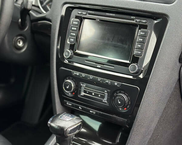 Белый Шкода Октавия, объемом двигателя 2 л и пробегом 217 тыс. км за 9999 $, фото 45 на Automoto.ua