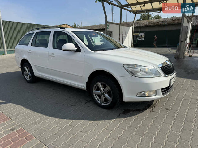 Білий Шкода Октавія, об'ємом двигуна 1.6 л та пробігом 272 тис. км за 7600 $, фото 25 на Automoto.ua