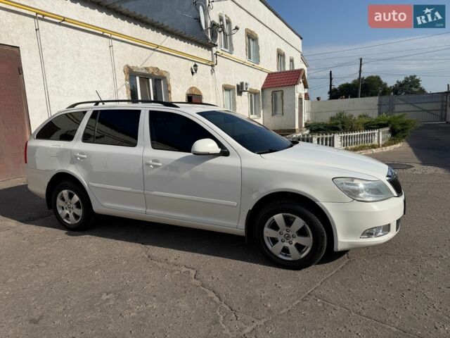 Белый Шкода Октавия, объемом двигателя 1.97 л и пробегом 323 тыс. км за 8500 $, фото 1 на Automoto.ua