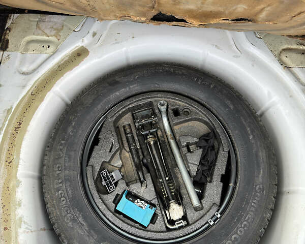 Белый Шкода Октавия, объемом двигателя 1.4 л и пробегом 223 тыс. км за 7500 $, фото 10 на Automoto.ua