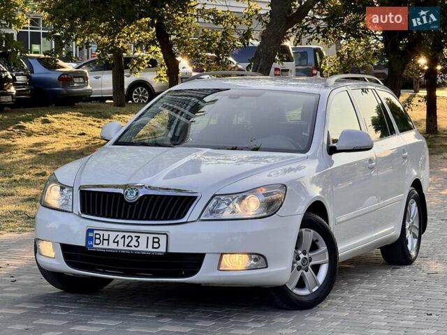 Белый Шкода Октавия, объемом двигателя 1.2 л и пробегом 167 тыс. км за 6999 $, фото 34 на Automoto.ua