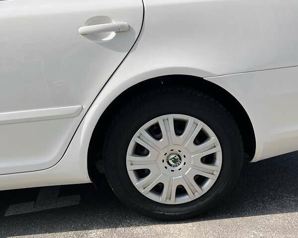 Білий Шкода Октавія, об'ємом двигуна 1.6 л та пробігом 223 тис. км за 7500 $, фото 55 на Automoto.ua