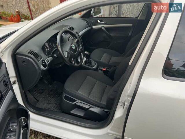 Белый Шкода Октавия, объемом двигателя 1.6 л и пробегом 233 тыс. км за 8300 $, фото 14 на Automoto.ua