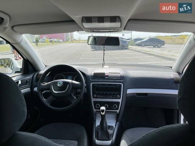 Білий Шкода Октавія, об'ємом двигуна 1.6 л та пробігом 223 тис. км за 7500 $, фото 35 на Automoto.ua