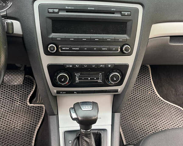 Белый Шкода Октавия, объемом двигателя 1.97 л и пробегом 346 тыс. км за 9399 $, фото 18 на Automoto.ua