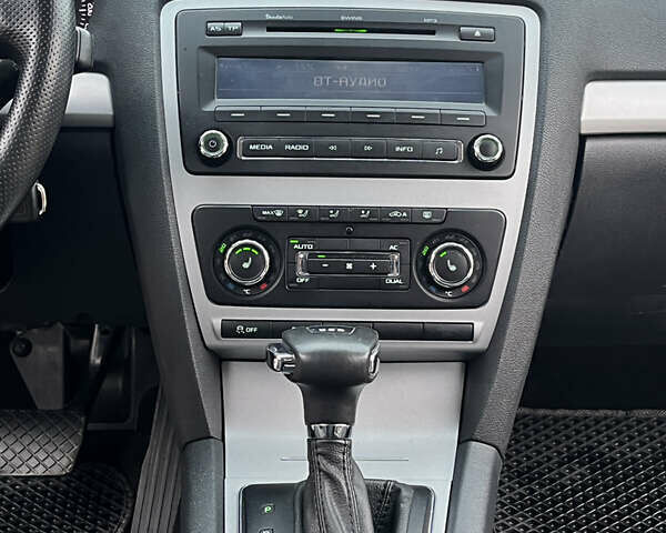 Білий Шкода Октавія, об'ємом двигуна 2 л та пробігом 362 тис. км за 8888 $, фото 20 на Automoto.ua