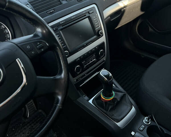 Белый Шкода Октавия, объемом двигателя 1.97 л и пробегом 280 тыс. км за 10000 $, фото 5 на Automoto.ua