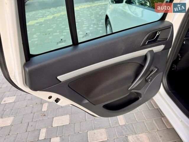 Белый Шкода Октавия, объемом двигателя 1.2 л и пробегом 167 тыс. км за 6999 $, фото 58 на Automoto.ua