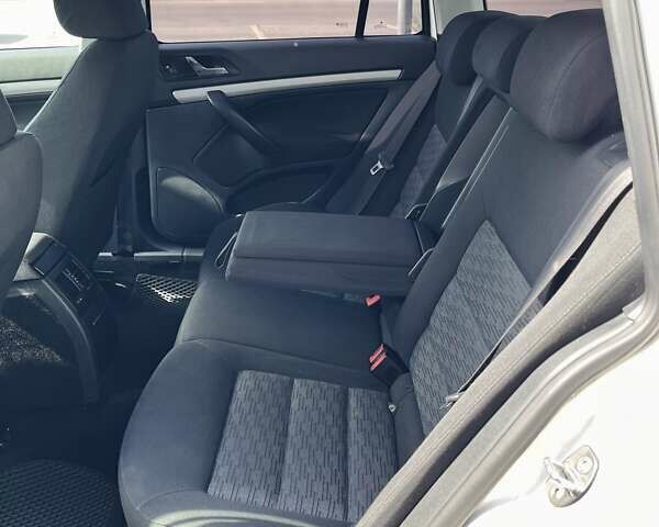 Білий Шкода Октавія, об'ємом двигуна 1.6 л та пробігом 223 тис. км за 7500 $, фото 64 на Automoto.ua