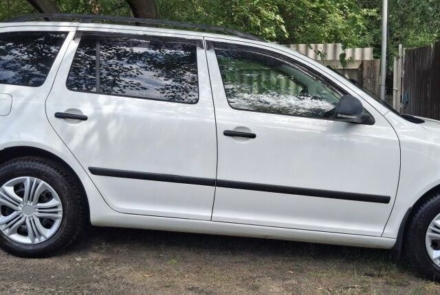 Белый Шкода Октавия, объемом двигателя 1.6 л и пробегом 240 тыс. км за 6850 $, фото 16 на Automoto.ua