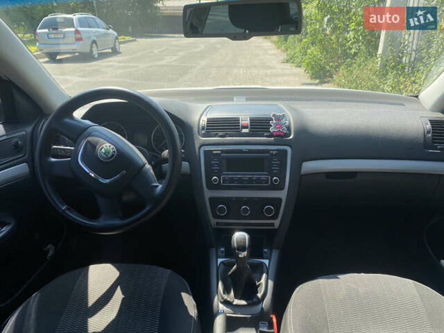 Шкода Октавия 2012 в Борисполе на Automoto.ua Белый Шкода Октавия, объемом двигателя 1.6 л и пробегом 225 тыс. км за 8200 $, фото 9 на Automoto.ua