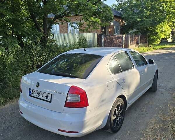 Белый Шкода Октавия, объемом двигателя 1.6 л и пробегом 260 тыс. км за 8600 $, фото 5 на Automoto.ua