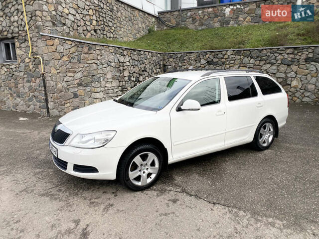 Белый Шкода Октавия, объемом двигателя 1.6 л и пробегом 239 тыс. км за 8650 $, фото 1 на Automoto.ua