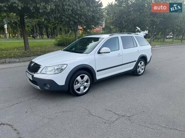 Білий Шкода Октавія, об'ємом двигуна 2 л та пробігом 261 тис. км за 10300 $, фото 3 на Automoto.ua