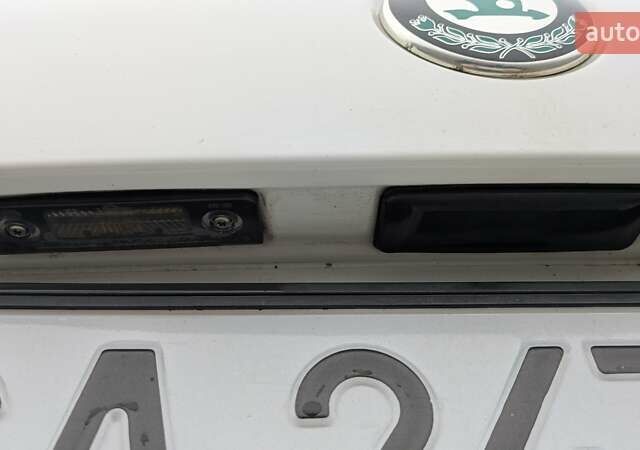Белый Шкода Октавия, объемом двигателя 1.97 л и пробегом 275 тыс. км за 10200 $, фото 21 на Automoto.ua