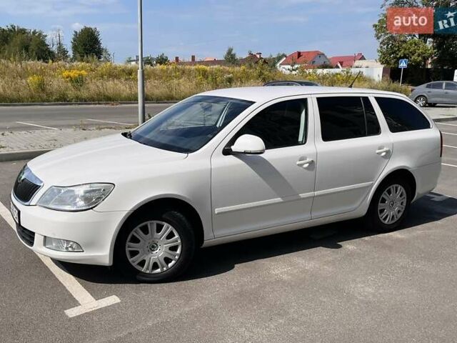 Білий Шкода Октавія, об'ємом двигуна 1.6 л та пробігом 223 тис. км за 7500 $, фото 1 на Automoto.ua